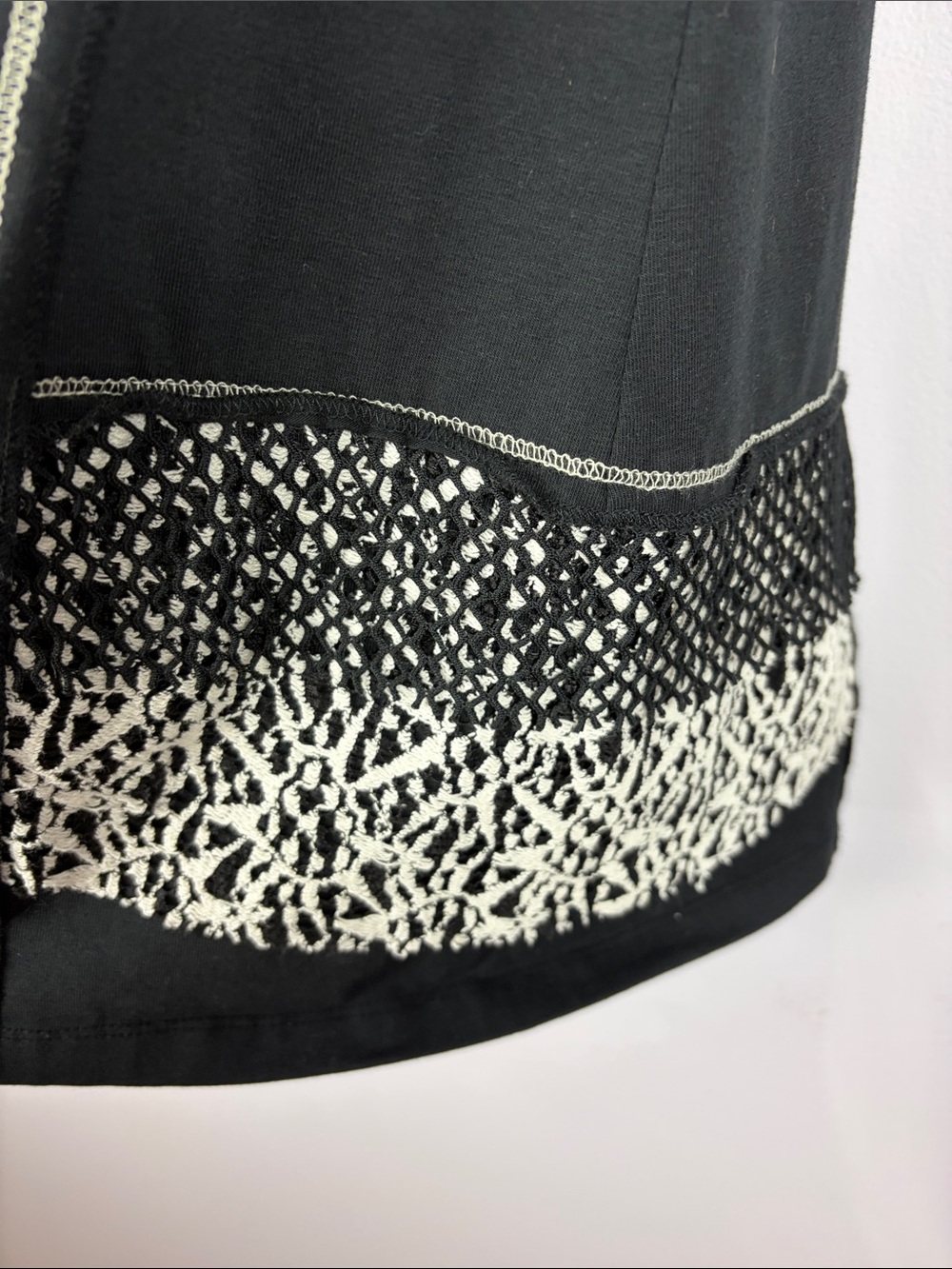 Dolcezza Black Button Front Sleeveless Tunic Vest Top Mesh & Abstract Print - Picture 9 of 13